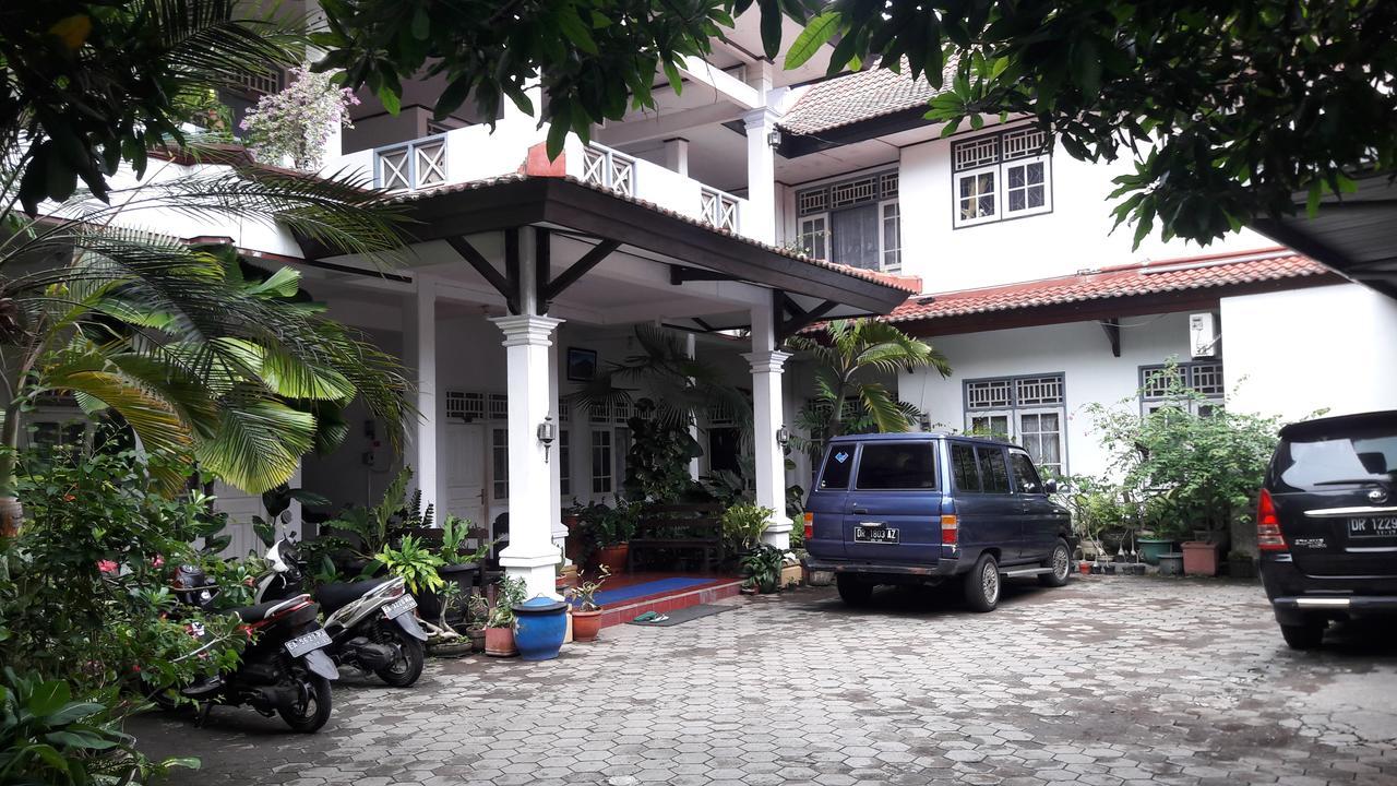 Hotel Airlangga Mataram Habitación foto